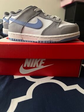 Nike Kids Gray and Light Blue Low-Top Sneakers ( unisex)